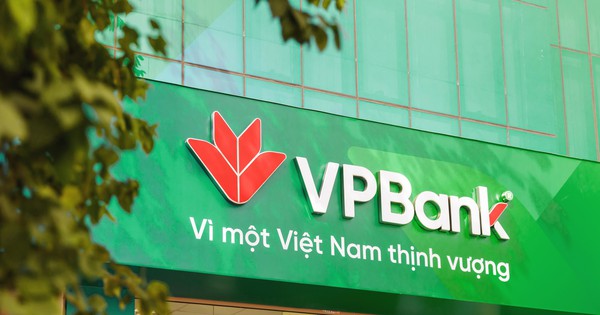 Một lãnh đạo VPBank vừa mua xong lượng lớn cổ phiếu VPB