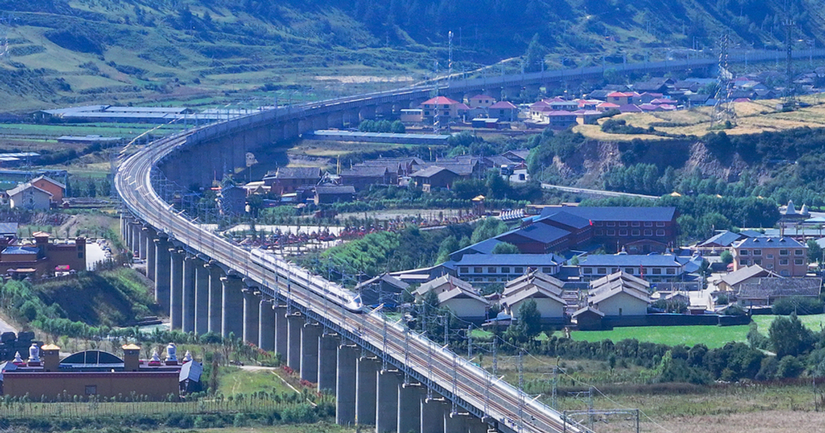 Láng giềng Việt Nam khánh thành tuyến đường sắt dài 69km nối liền 2 tỉnh lớn, rút ​​ngắn thời gian di chuyển từ 7 tiếng xuống còn 99 phút