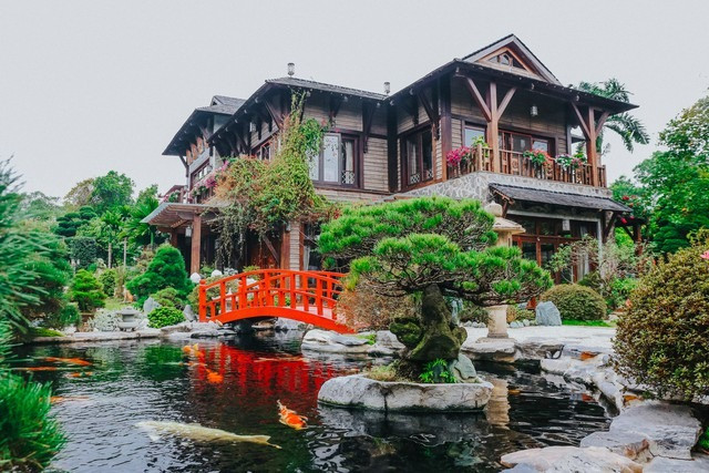 Lãnh đạo FPT sở hữu biệt thự rộng 3.000m2: Khuôn viên ngập cây quý trăm tuổi và đá quý có một không hai tại Việt Nam