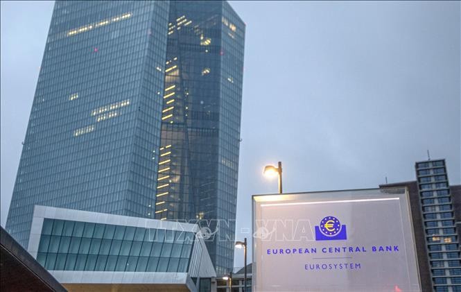 Chuyên gia kinh tế ECB khuyến nghị lộ trình cắt giảm lãi suất