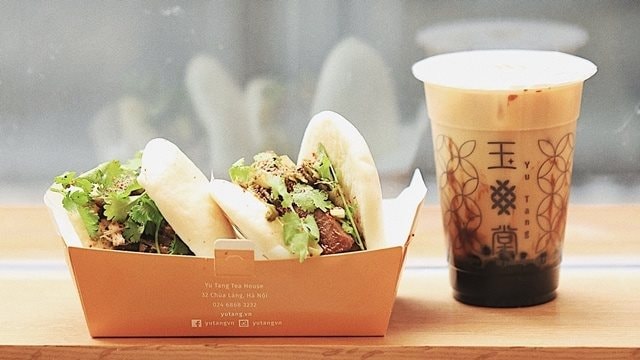 Chuỗi trà sữa Yu Tang của ông trùm F&B Golden Gate ra mắt mì trà sữa trân châu bắp bò: Chuyện gì đây?