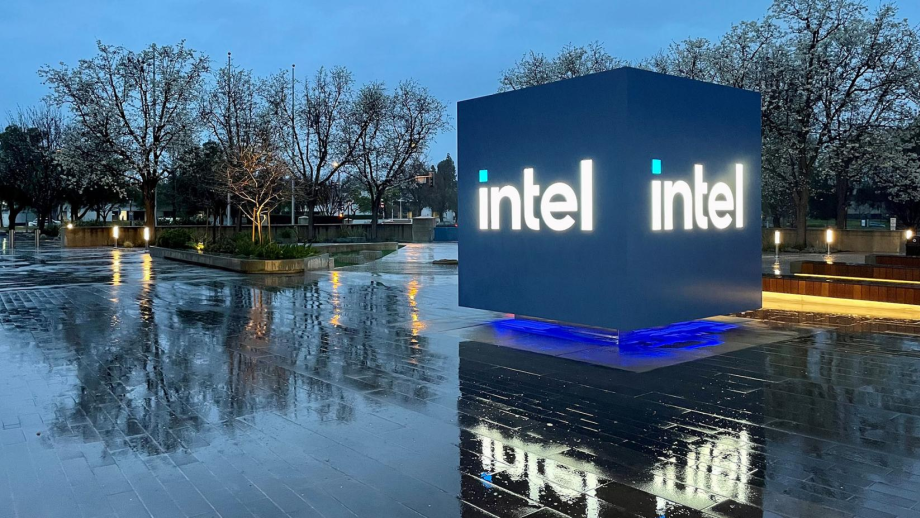 Mỹ tung 8,5 tỷ USD giải cứu vua chip Intel