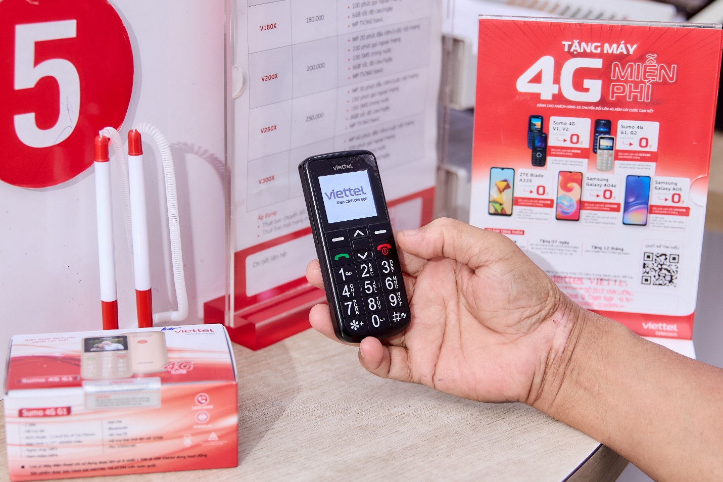 Viettel chi gần 300 tỷ đồng hỗ trợ chuyển đổi 4G miễn phí cho khách hàng