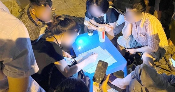 Nửa đêm, khách vẫn mang tiền đi đặt cọc mua đất
