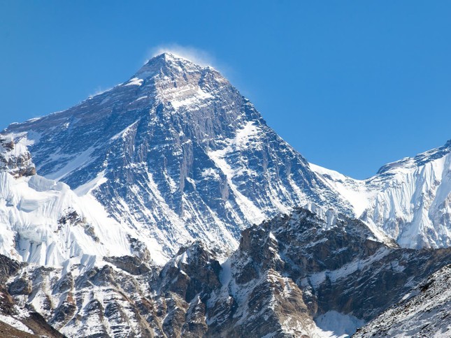 Bí ẩn đằng sau việc nóc nhà thế giới Everest đang không ngừng cao lên