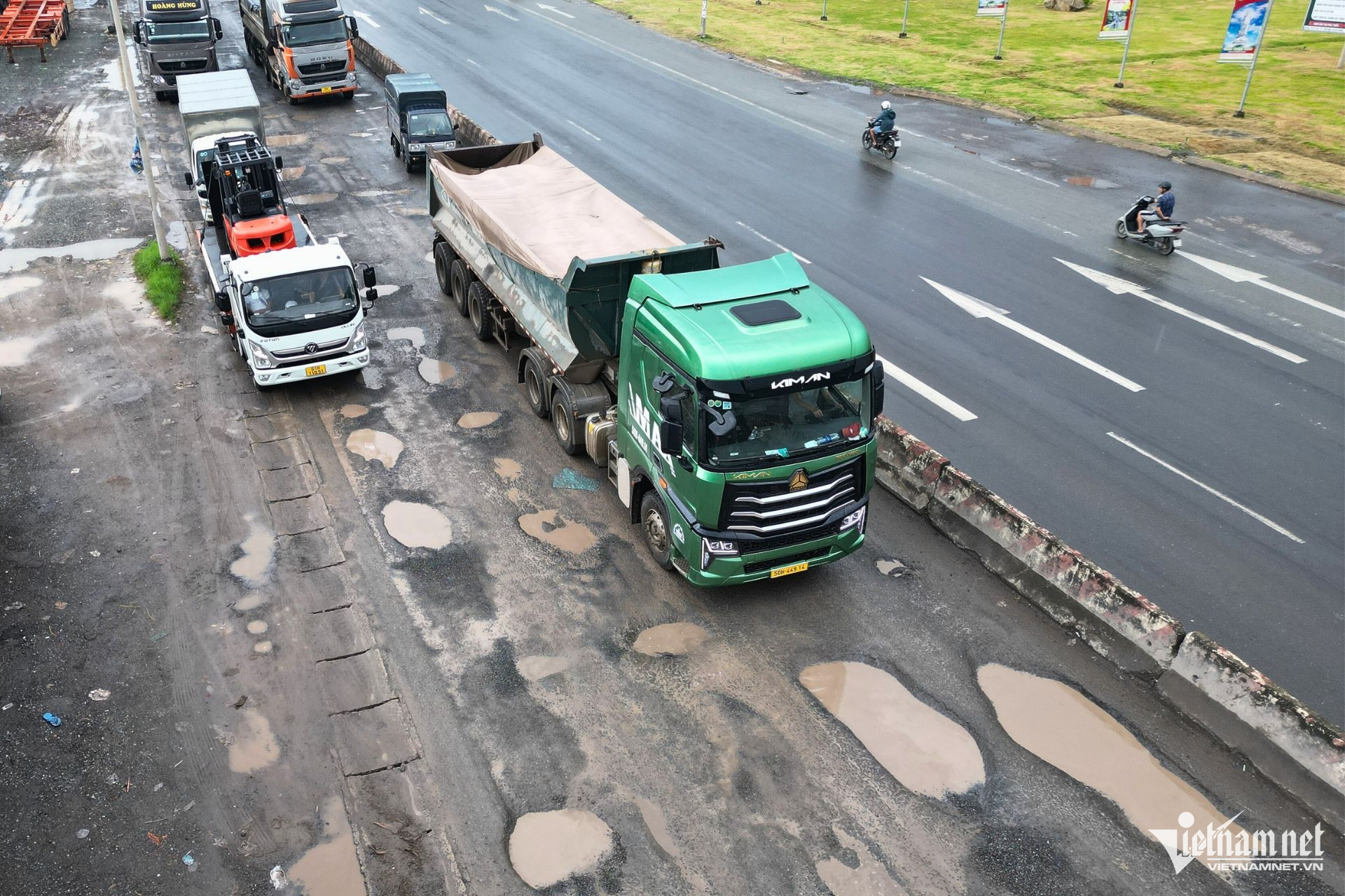 Ma trận ổ gà, ổ voi trên quốc lộ 51 qua Đồng Nai