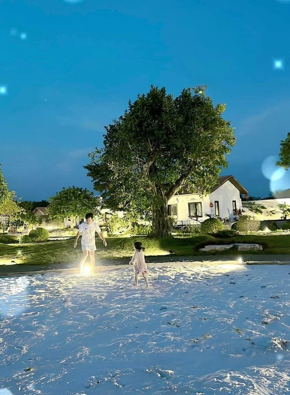 Toàn cảnh biệt thự Nhà trọ Destiny rộng hàng nghìn m2 của Trường Giang - Nhã Phương