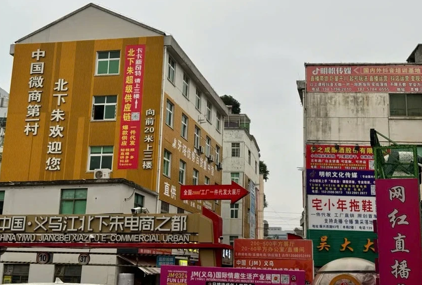 Từ làng đại gia nhờ nghề livestream hoá thị trấn ma: Người dân bỏ nhà đi nơi khác sống bởi cách hoạt động cha chung không ai khóc khiến ai cũng ế hàng