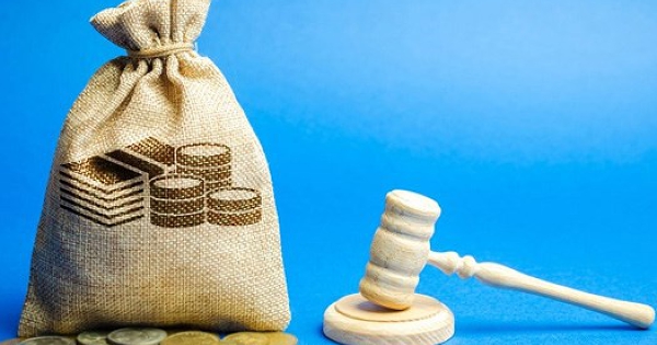 UBCK xử phạt nhiều tổ chức, cá nhân: Có trường hợp phạt hơn 2 tỷ đồng, bị đình chỉ giao dịch