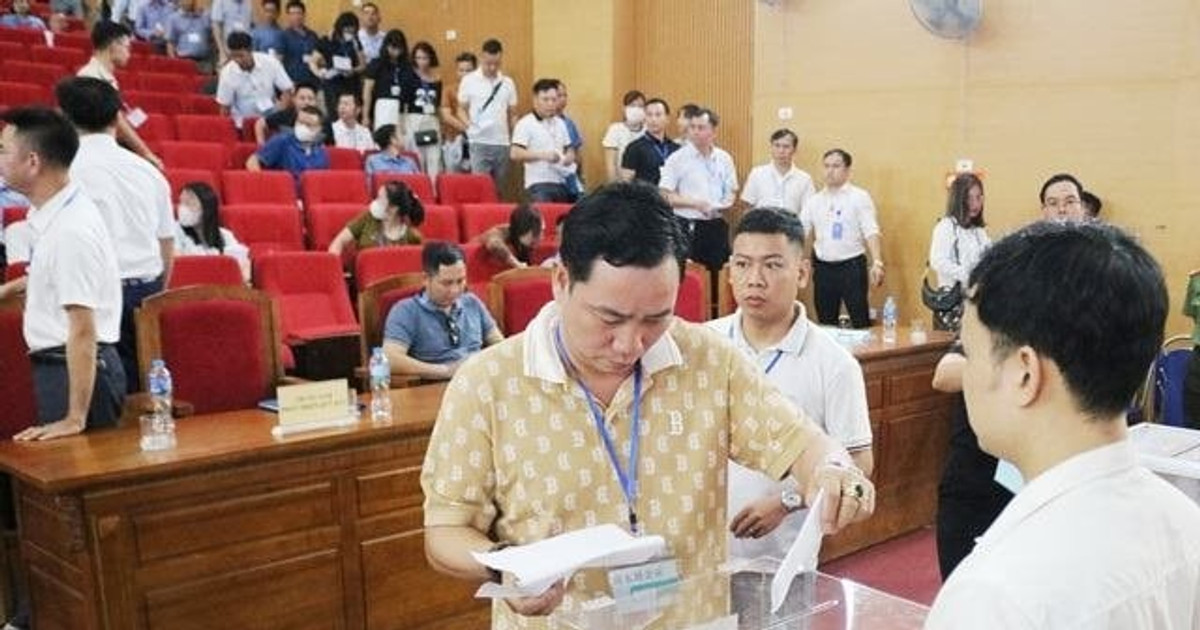 Xuyên đêm đấu giá 54 thửa đất huyện Quốc Oai