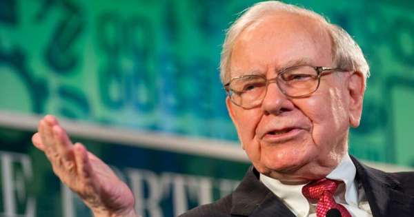 Huyền thoại Warren Buffett từng có nỗi sợ 'nói không nên lời' nhiều người thường mắc, nhờ một quyết định trị giá 100 USD mà thành công