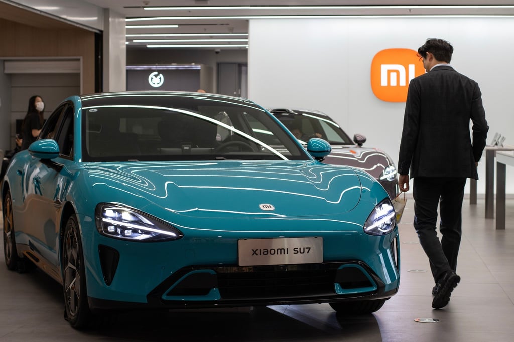 Học theo người giàu nhất thế giới, CEO Xiaomi Lei Jun cũng đăng ảnh ngủ trên sàn nhà máy