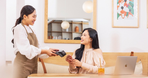 SmartPOS & SoftPOS: Hai giải pháp dẫn đầu xu thế thanh toán thẻ không tiền mặt cho tiểu thương và hộ kinh doanh
