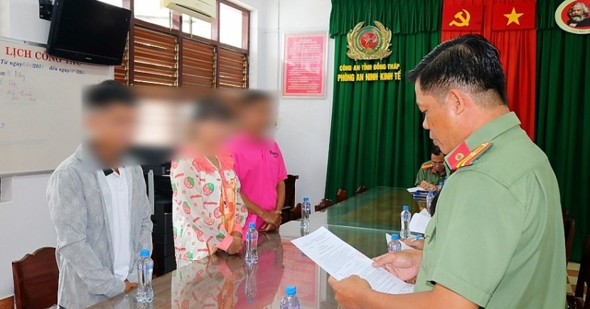 Chồng rủ vợ và bố vợ bán tài khoản ngân hàng, thu 9 triệu đồng nhưng bị phạt hơn 127 triệu đồng