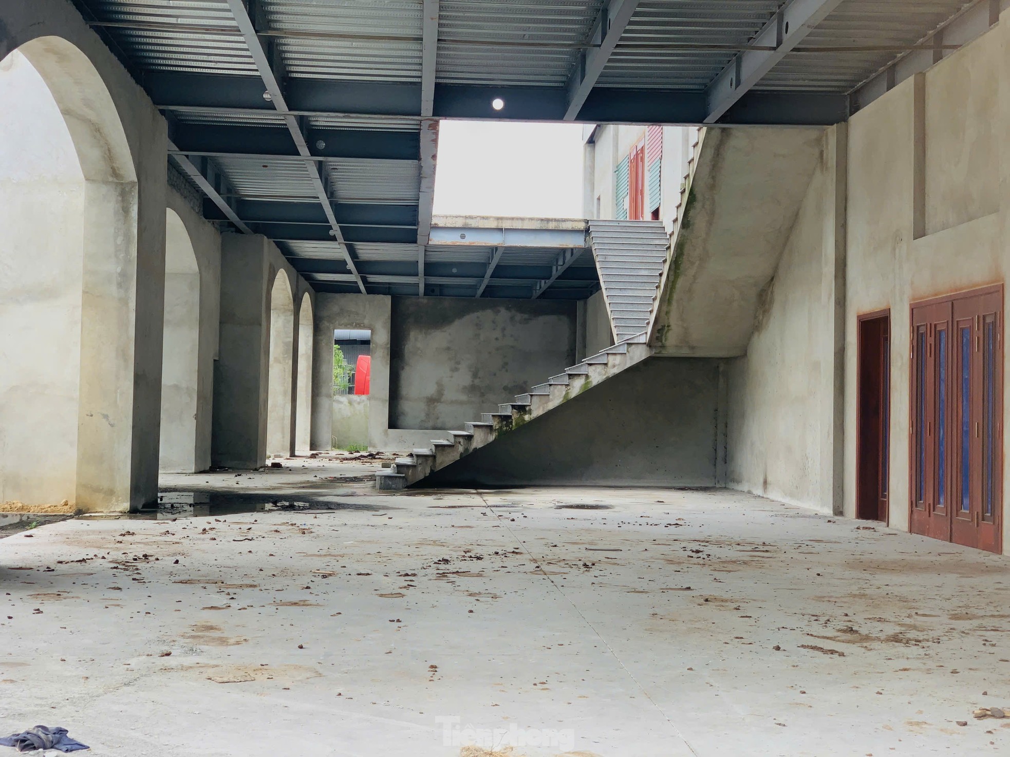 Tổ hợp khách sạn trên đất vàng sau 7 năm vẫn dở dang