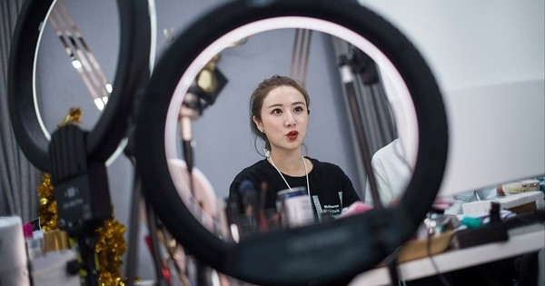 Bán hàng Livestream: Chốt đơn thành công nhưng rủi ro “xây nhà trên đất người khác”, chuyên gia cảnh cáo KOL/KOC có thể lấy đi dữ liệu khách hàng