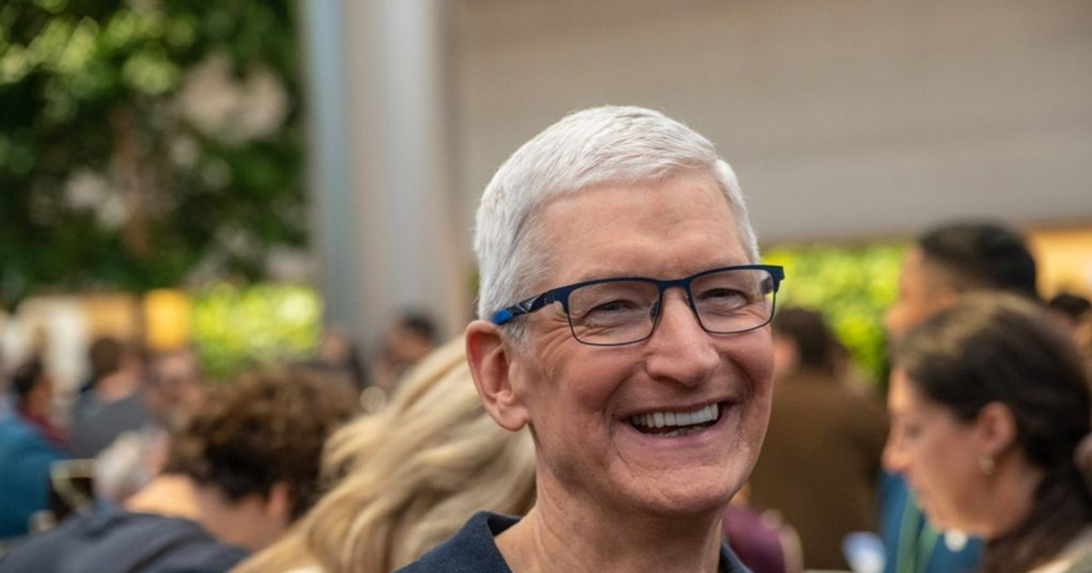 CEO Tim Cook kể về quyết định lịch sử sau cuộc gặp với Steve Jobs: 'Apple sẽ không bao giờ phá sản'