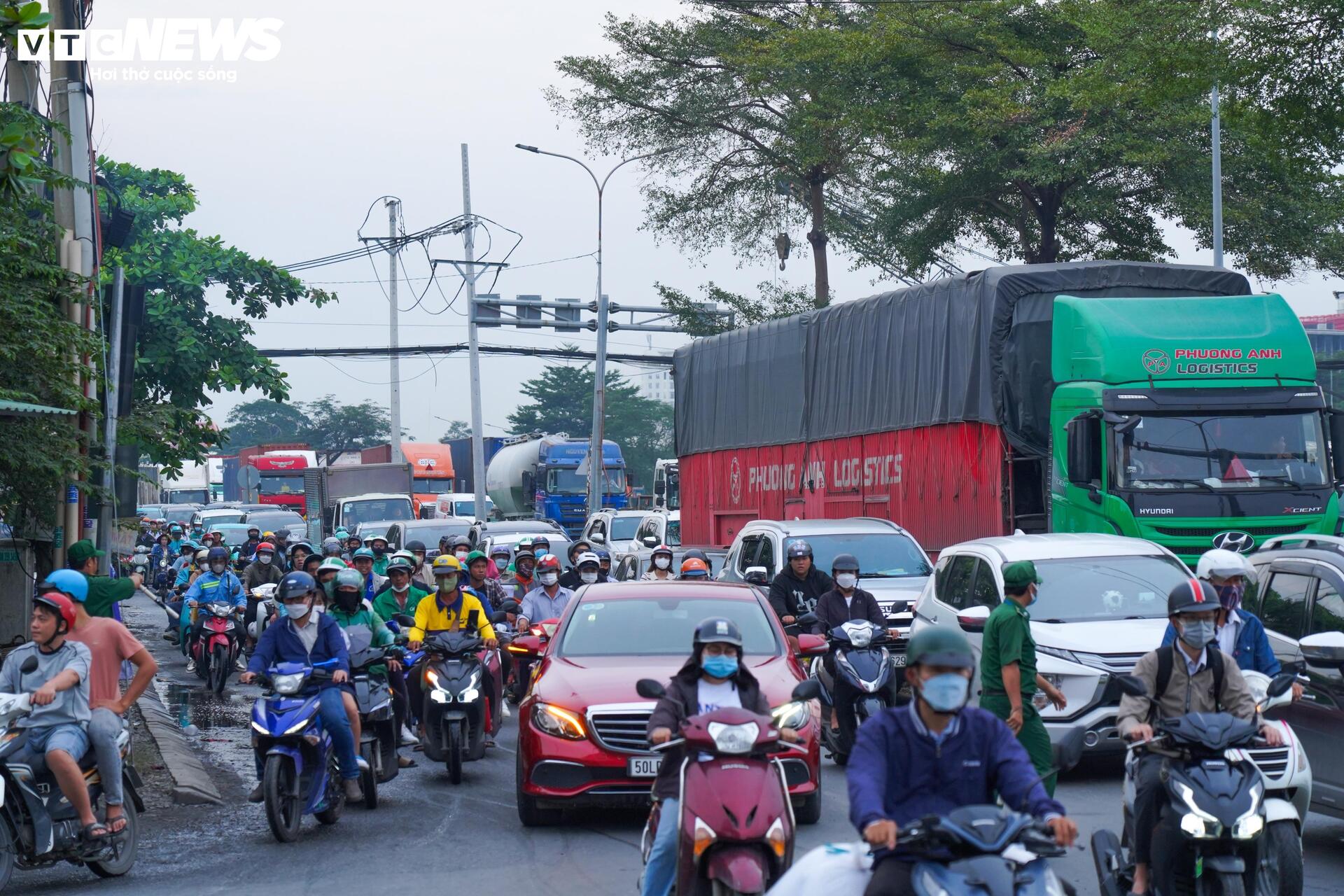 Diện mạo hầm chui 830 tỷ giải cứu ùn tắc cửa ngõ TP.HCM trước ngày thông xe