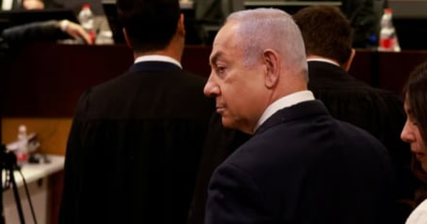 Thủ tướng Israel Netanyahu lần đầu hầu tòa