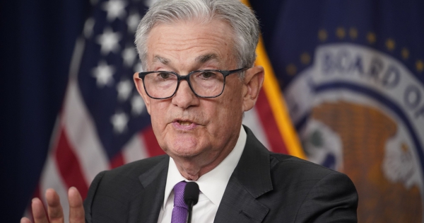 Fed hạ lãi suất 25 bps như dự đoán, gợi ý ít đợt giảm hơn trong tương lai