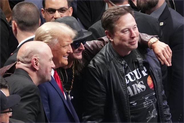 Tỷ phú Elon Musk gây sóng gió trên chính trường Mỹ