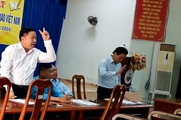 Đình chỉ giám đốc taxi điện Cà Mau đập bàn, phát ngôn không chuẩn mực với tài xế