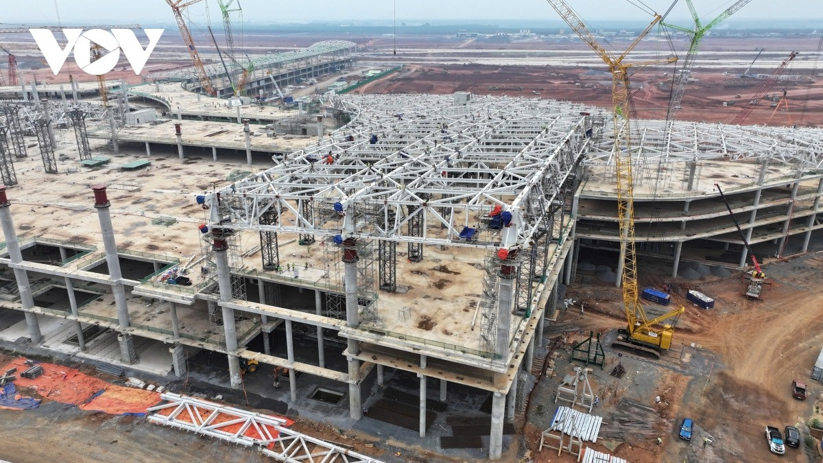 Sân bay lớn nhất Việt Nam sẽ gánh 80% khách cho sân bay Tân Sơn Nhất, đẩy nhanh 7 tuyến đường trợ lực