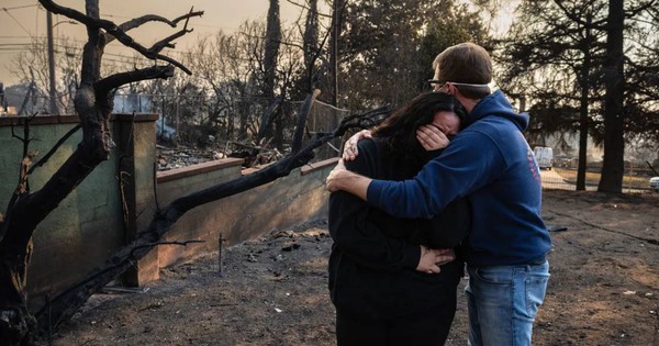 Những cái chết thương tâm trong thảm hoạ tại Los Angeles: Có thi thể phát hiện nằm bên đường vẫn nắm vòi nước trong tay, có người bất chấp ở lại nhà cùng thú cưng