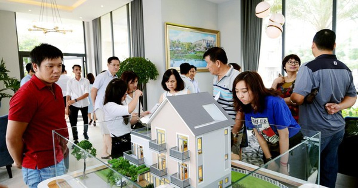 Giá chung cư tăng chóng mặt: Người trẻ cần làm gì để mua được nhà?