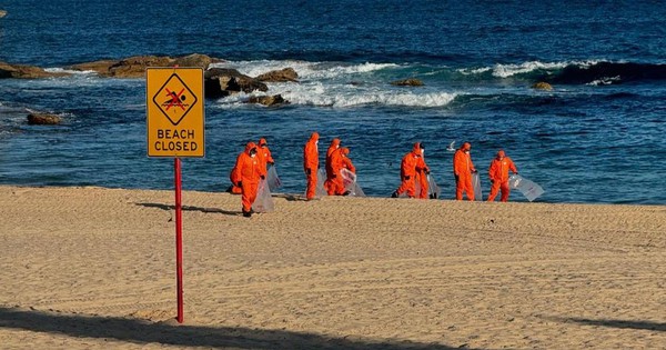 Australia vội vã đóng cửa 9 bãi biển vì phát hiện vật thể lạ trôi dạt vào bờ