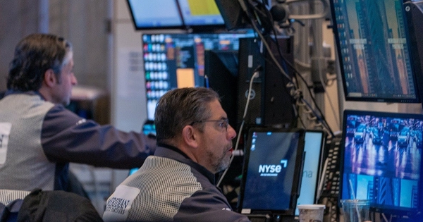 S&P 500 đứt chuỗi tăng khi cổ phiếu Apple bị bán tháo