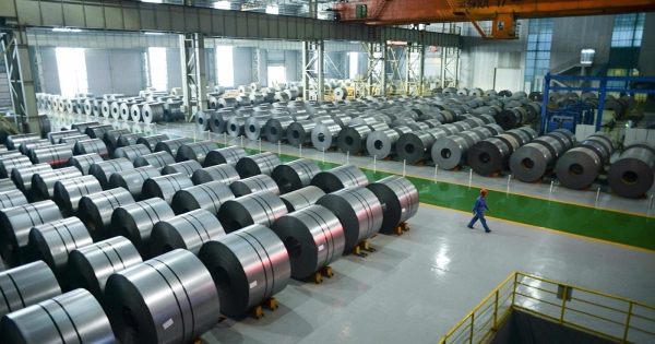Ngành thép Trung Quốc đối mặt với khủng hoảng khi sản xuất vượt cầu