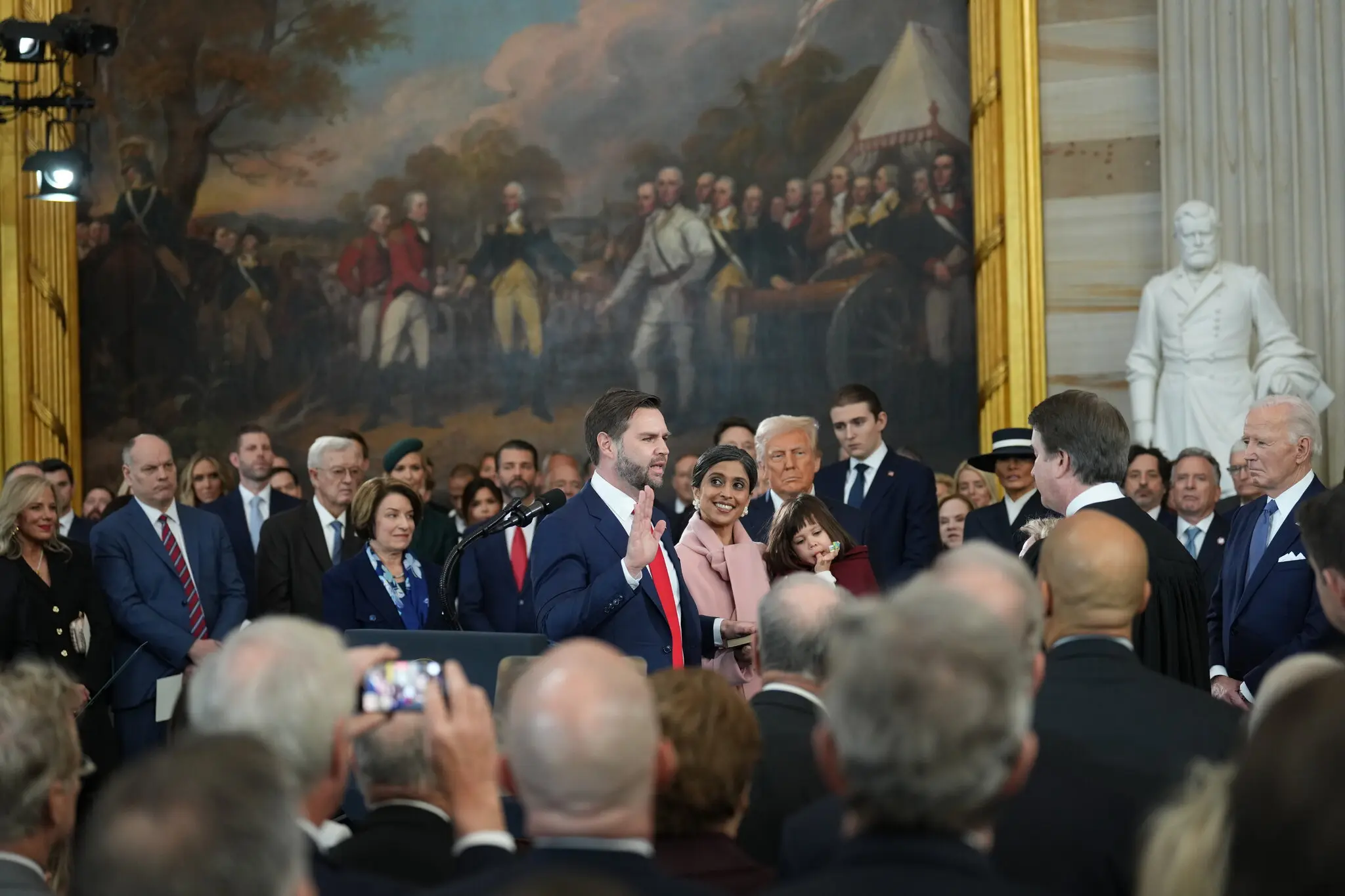 Tổng thống Mỹ Donald Trump tuyên thệ nhậm chức