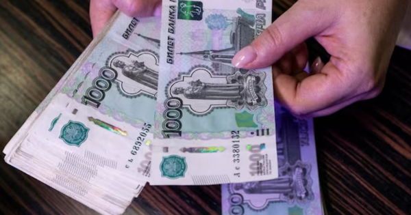 Đồng rúp Nga tăng vọt sau giai đoạn chạm đáy gần 3 năm vì một tín hiệu từ Tổng thống Mỹ Donald Trump