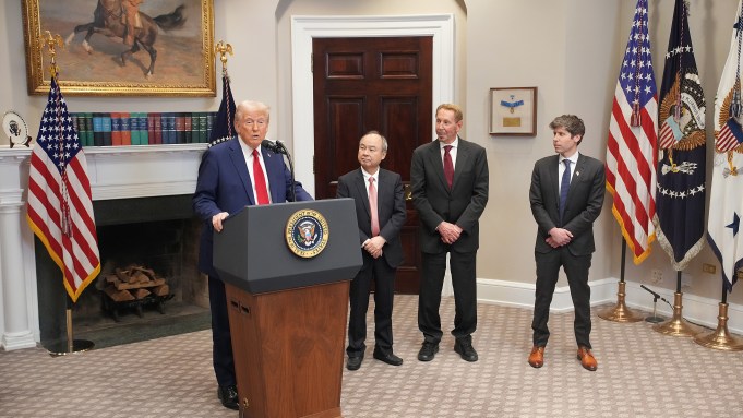 Ngay ngày thứ hai nhậm chức, ông Trump công bố thoả thuận khủng về AI