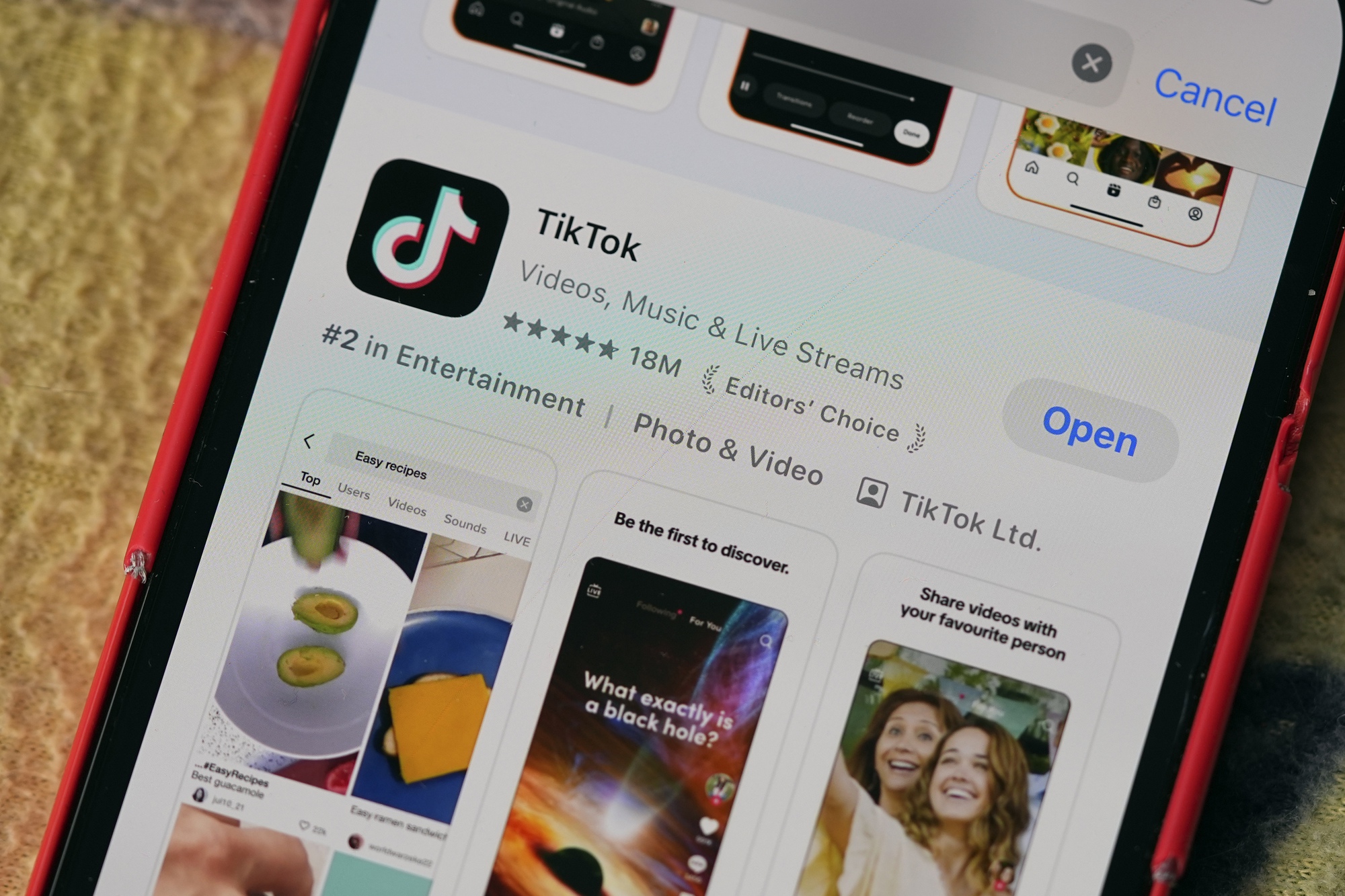 Smartphone cài sẵn TikTok được rao bán 50.000 USD