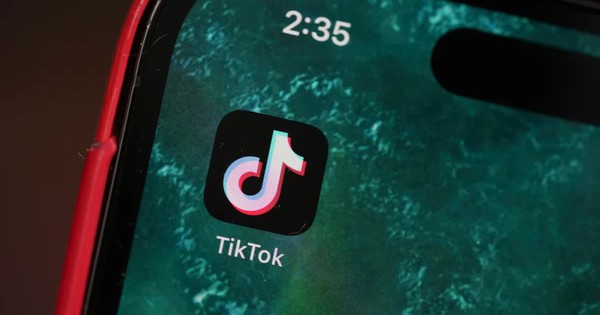 Smartphone cài sẵn TikTok được rao bán 50.000 USD