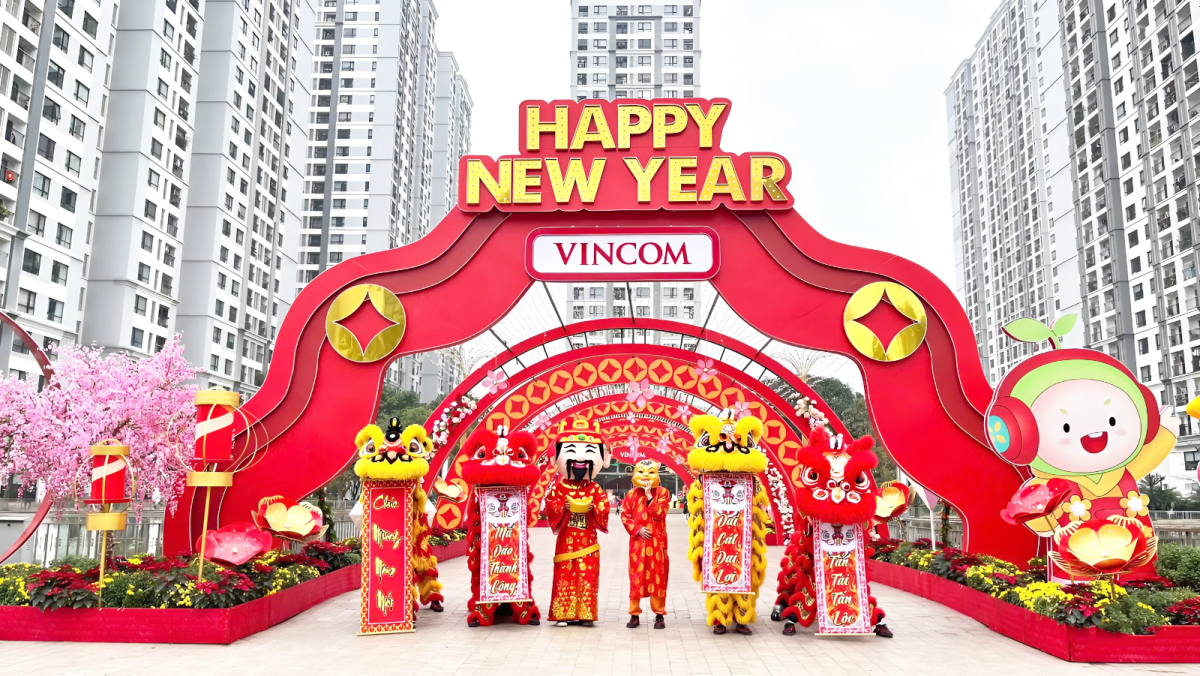 Hàng nghìn người dân du xuân tại trung tâm thương mại Vincom