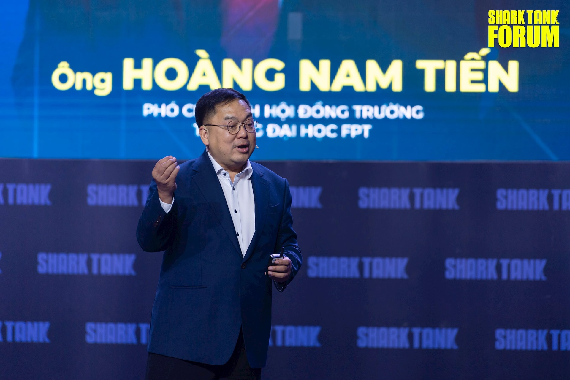 Ông Hoàng Nam Tiến cảnh báo về thế lực đang tái hiện bối cảnh nước Anh thế kỷ 17: Công nhân đập phá các cỗ máy vì cho rằng bị cướp việc, hiện tại giống hệt như vậy