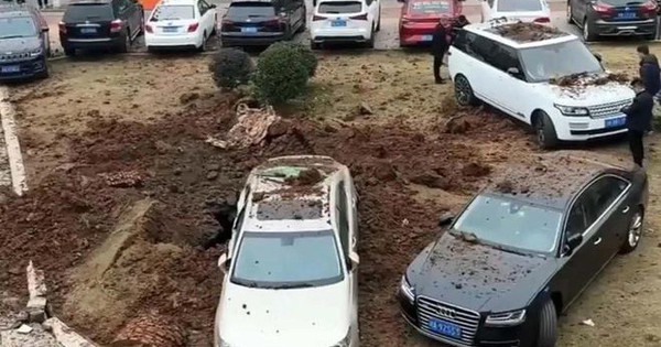 Diễn biến bất ngờ vụ bé trai ném pháo xuống cống: Thiệt hại không như lời đồn, mẹ đứa trẻ truy ngược trách nhiệm