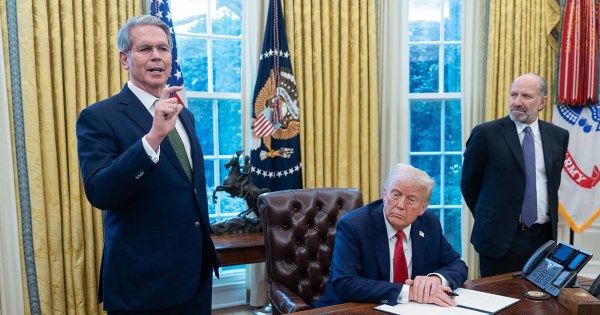 Bộ trưởng Tài chính Mỹ: Ông Trump muốn hạ lợi suất trái phiếu, không nhắm đến Fed