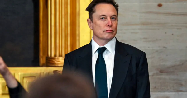'Bộ trưởng' Elon Musk khiến các nhân viên chính phủ Mỹ 'sợ xanh mặt': Gửi email đến 2 triệu người yêu cầu 'cầm tiền và nghỉ việc', mang cả giường đến văn phòng để vừa làm vừa ngủ