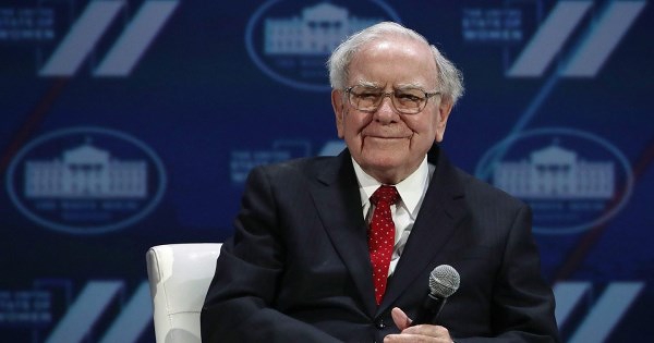 Huyền thoại đầu tư Warren Buffett xả một loạt cổ phiếu tài chính trong quý IV