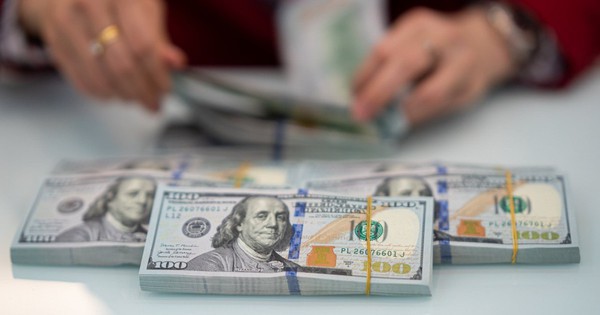 Tỷ giá hôm nay 21/1: USD ngân hàng lao dốc, USD tự do lại tăng