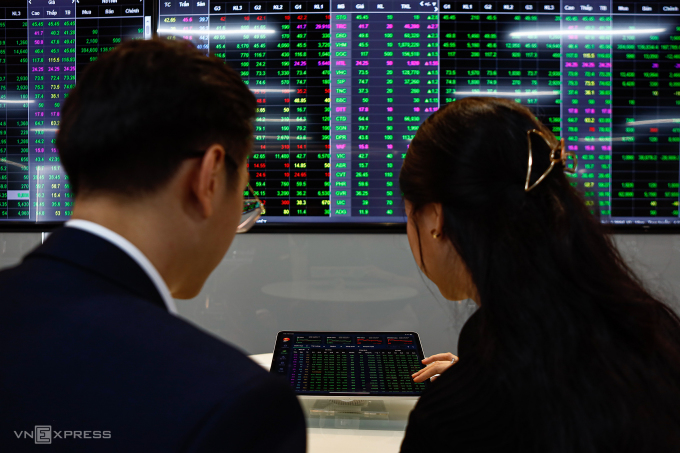 1.300 điểm lần này của VN-Index khác trước ra sao?