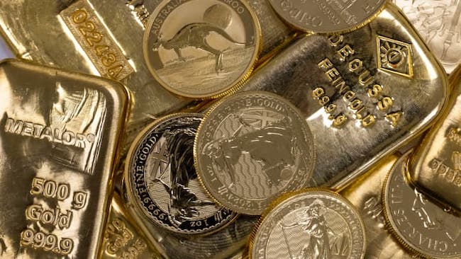 Vàng tương lai tăng gần 2% và vượt mốc 2,900 USD giữa lo ngại về thuế quan