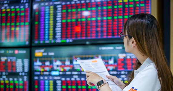 Chứng khoán bất ngờ giảm rất mạnh