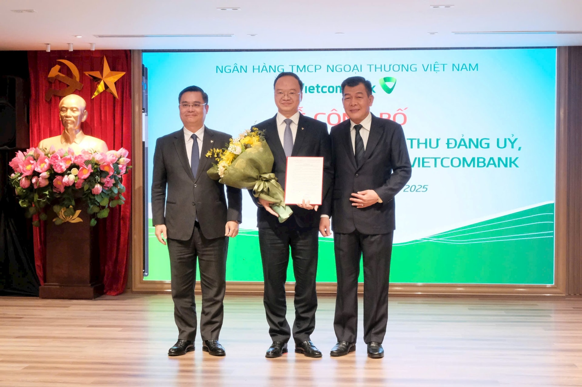 Ngân hàng top 1 Việt Nam kinh doanh ra sao trong 2 quý ông Lê Quang Vinh phụ trách Ban điều hành?