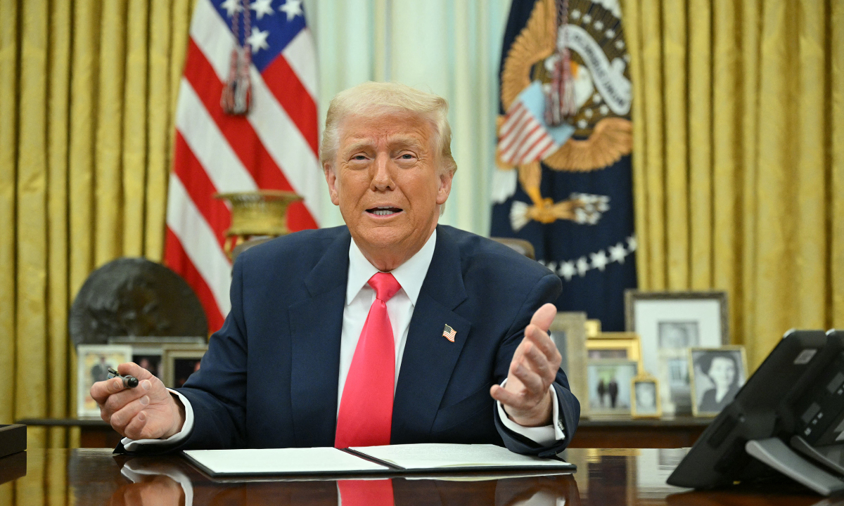 Ông Trump muốn áp thuế đối ứng gỗ, sữa Canada