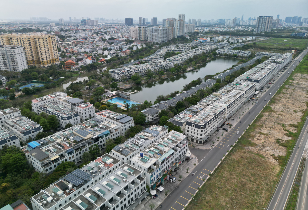 Thanh khoản biệt thự, nhà liền kề phía Nam chạm đáy